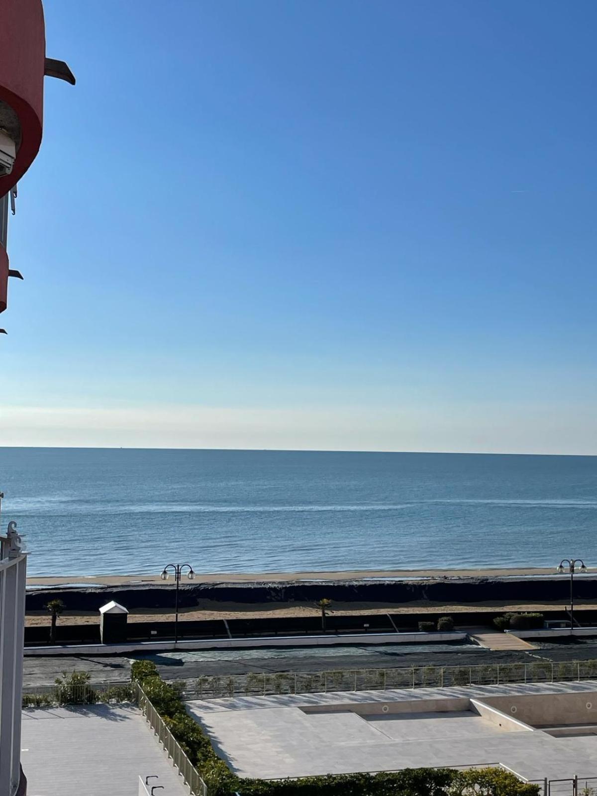Residence Apollo - Walterigato Apartments Solo Per Famiglie Лідо-ді-Єзоло Екстер'єр фото