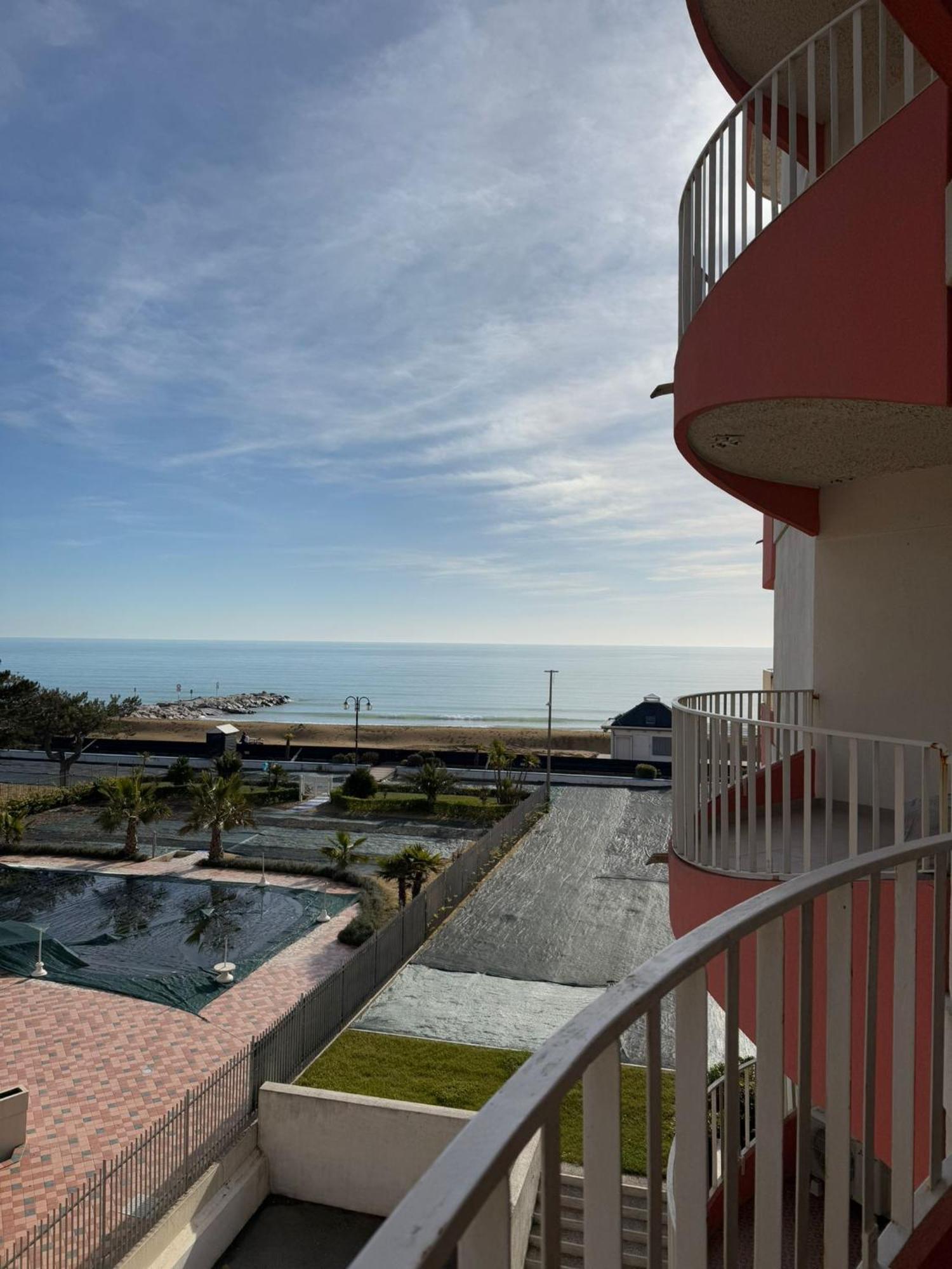 Residence Apollo - Walterigato Apartments Solo Per Famiglie Лідо-ді-Єзоло Екстер'єр фото