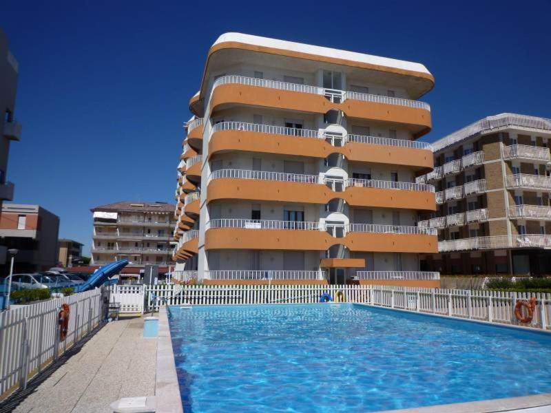 Residence Apollo - Walterigato Apartments Solo Per Famiglie Лідо-ді-Єзоло Екстер'єр фото